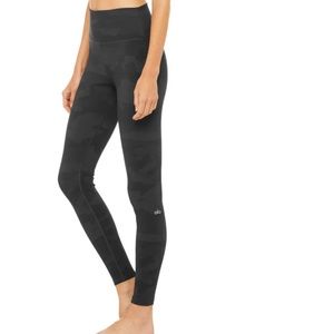 ALO Yoga Women's High-Waist Black Camo Leggings